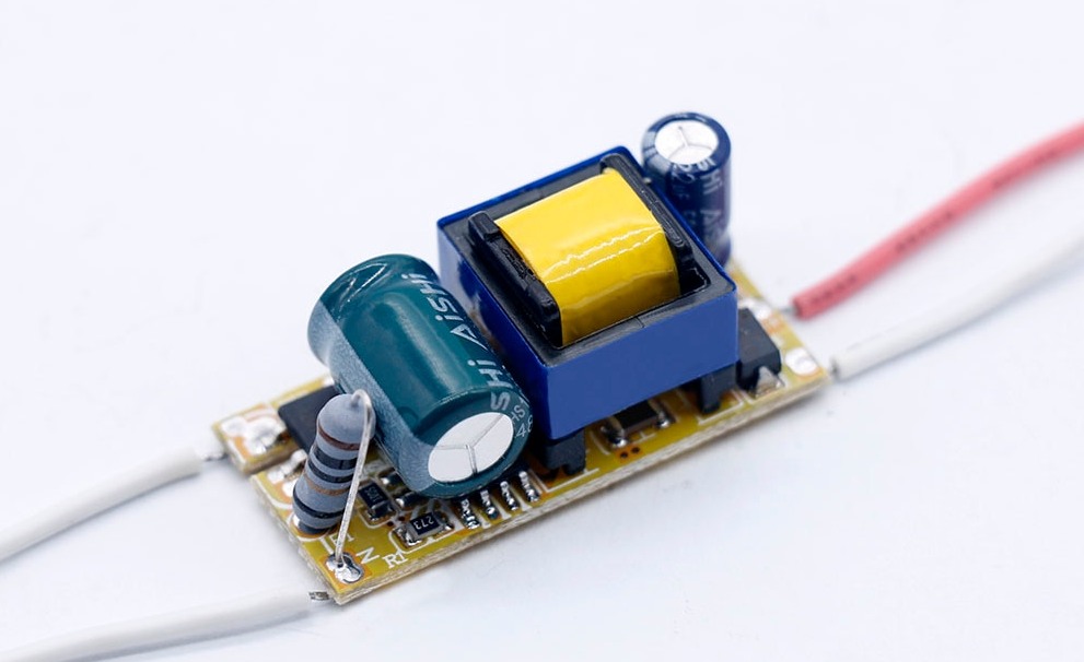 Модуль: Драйвер  LED AC ~85-265V от 8 до 12*1W LED, 300mA