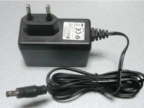 Блок питания не стабил. трансф. 18V 1A  AC/DC шт2,5*5,5мм