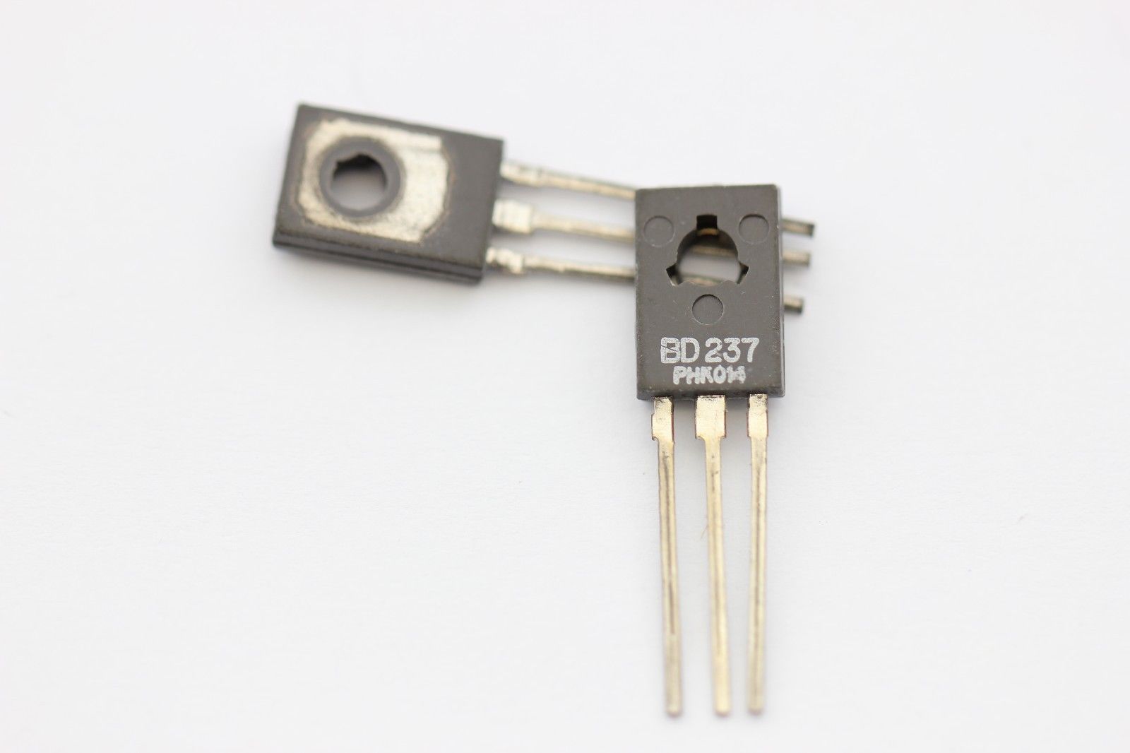 Транзистор имп. BD237 TO126 (кт817Г)  npn 80V 2А 25Вт