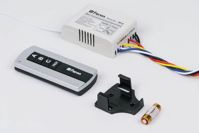 Выключатель Дистанционный 230V 1000W 3-хканал. 30м с пультом управления, TM76 Feron