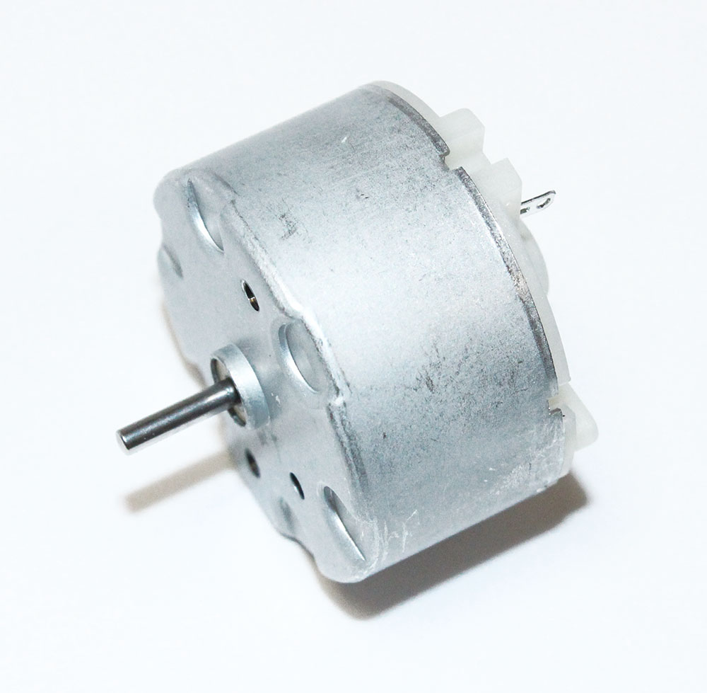 Двигатель DC1.5V (1.0-6V, D/H-32/34мм, D/Lвала-2/9мм) 0,1W R500-18280 (1350-1100 об/мин)