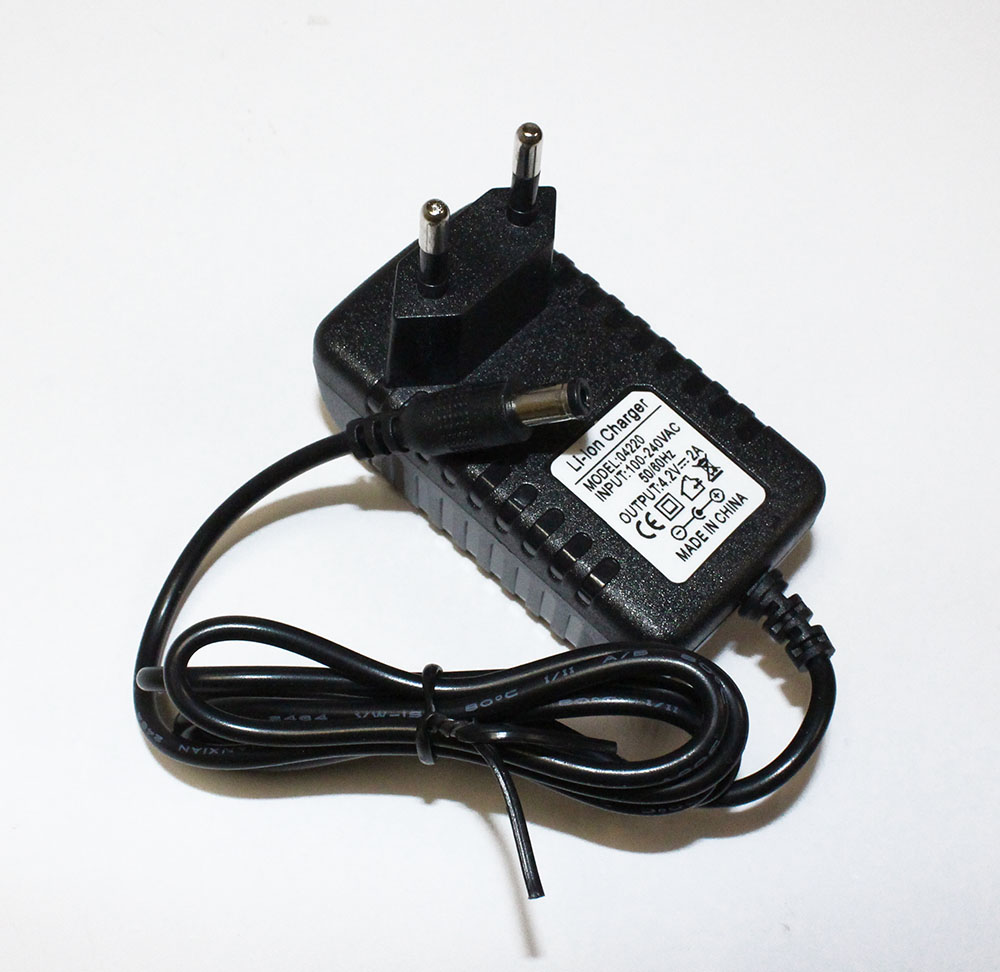 Блок питания 8,4V 1,0A для заряд. устр-в  Li-Ion аккум  шт.2,5*5,5мм
