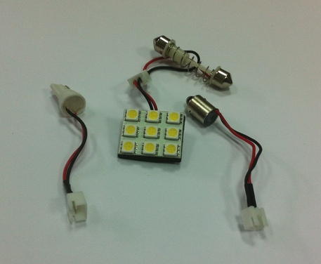 Площадка светодиодная 12V 9 с/д SMD5050. белая с набором переходников