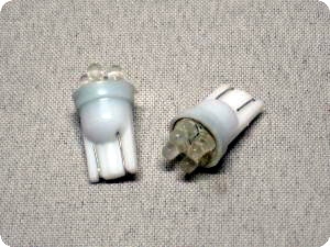 Автолампа светодиодная Т10 (W2,1-9,5d) белая, 4 диода, (б/цокольная) 12V Луч