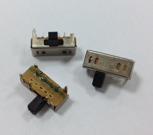 Переключатель движковый (ползунковый) 4pin 3полож. 15*6мм h4мм SPDT On-None-on SK13D12G5 гориз